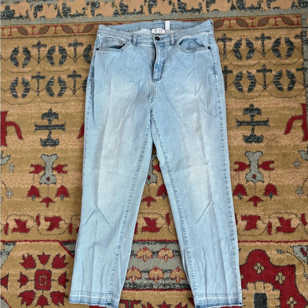 Denim&Co Women's Light Blue Straight Leg Ankle Jeans